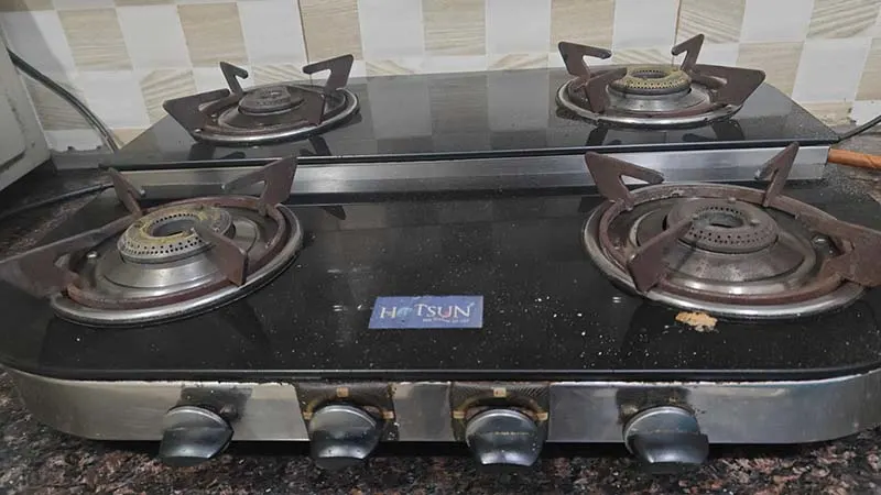 4 star customer review for hob burner yellow flame repair service in Noida